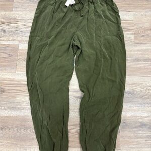 NWTS Victoria's Secret Olive Green Ankle Pants